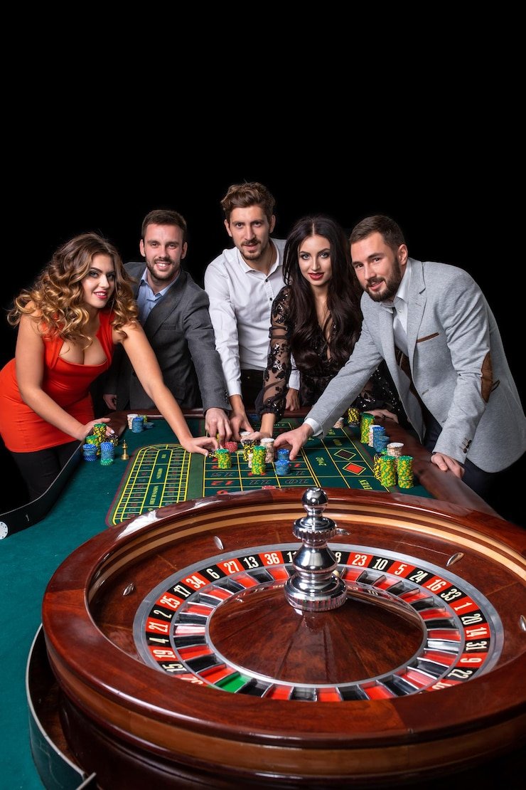 Wolf Gold wild symbol and free spins trigger